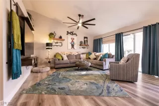 Photo #4: 2640948 Listing