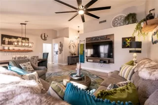 Photo #6: 2640948 Listing