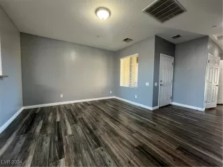 Photo #2: 2640956 Listing 