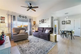 Photo #2: 2640968 Listing