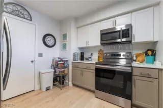 Photo #4: 2640968 Listing