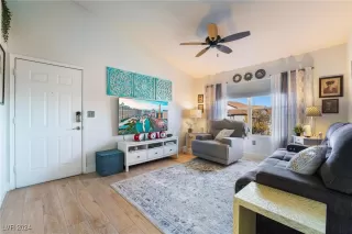 Photo #5: 2640968 Listing