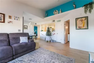 Photo #6: 2640968 Listing