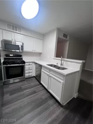 Photo #1: 2640986 Listing 