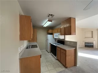 Photo #3: 2641051 Listing 