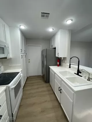 Photo #4: 2641066 Listing 