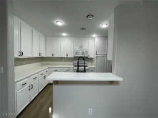 Photo #5: 2641066 Listing 