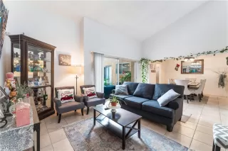 Photo #5: 2641128 Listing