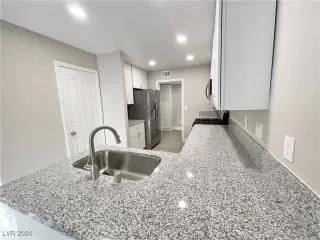 Photo #2: 2641179 Listing 