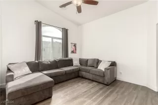 Photo #4: 2641272 Listing