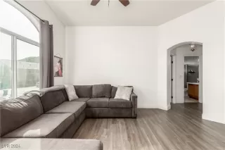 Photo #5: 2641272 Listing