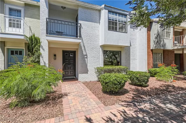 MLS: 2641278 Condo For Sale