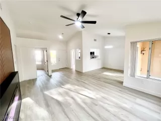 Photo #5: 2641497 Listing 