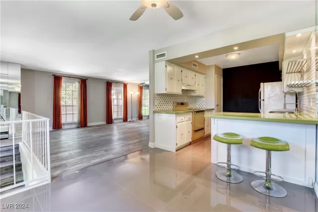 MLS: 2641513 Condo For Sale