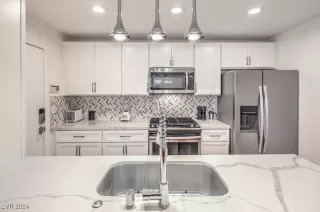 Photo #2: 2641518 Listing