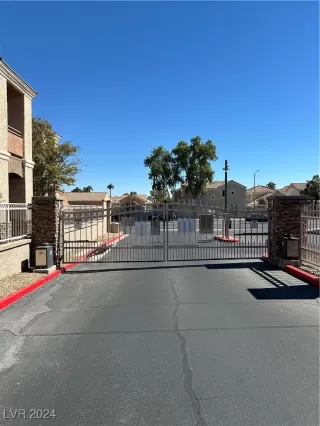 Photo #2: 2641606 Listing 