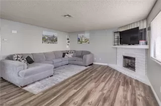 Photo #4: 2641702 Listing