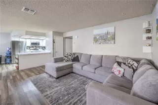 Photo #5: 2641702 Listing