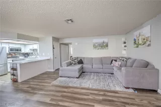 Photo #6: 2641702 Listing