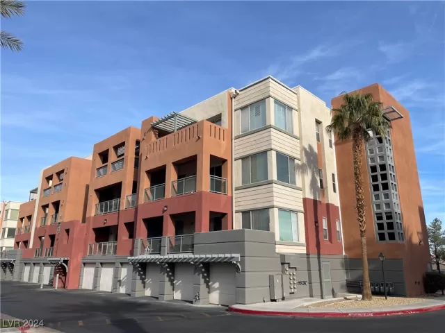 MLS: 2641736 Condo For Sale