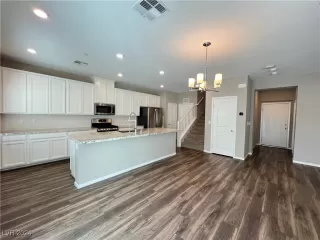 Photo #3: 2641820 Listing 