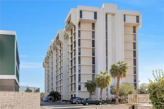 MLS: 2641834 Condo For Sale