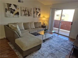 Photo #2: 2641856 Listing 