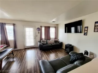 Photo #2: 2641948 Listing