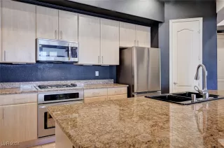 Photo #5: 2641980 Listing 
