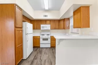 Photo #5: 2642000 Listing