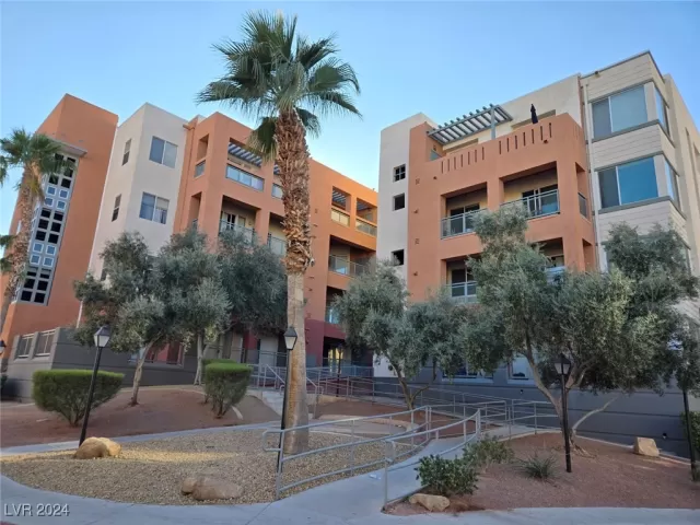 MLS: 2642066 Condo For Sale