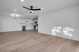 Photo #4: 2642076 Listing