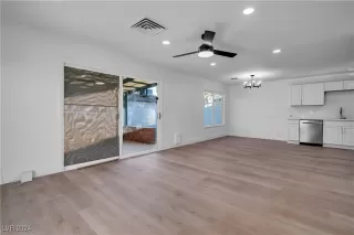 Photo #5: 2642076 Listing