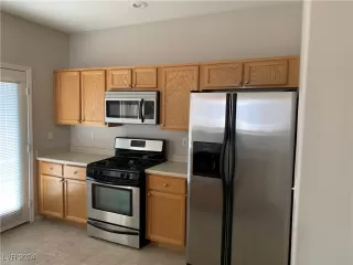 Photo #3: 2642098 Listing