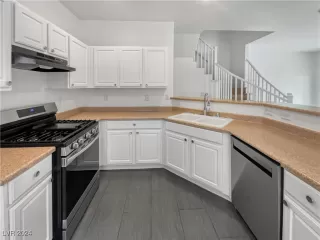 Photo #5: 2642146 Listing