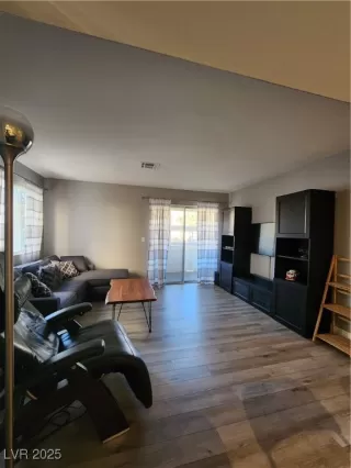 Photo #1: 2642489 Listing 