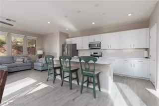 Photo #4: 2642580 Listing