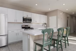 Photo #6: 2642580 Listing