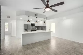 Photo #3: 2642581 Listing