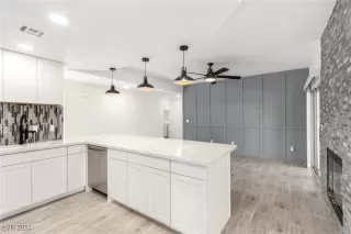 Photo #4: 2642581 Listing