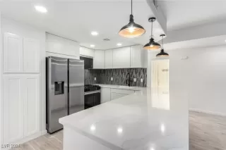 Photo #5: 2642581 Listing