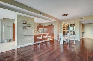 Photo #4: 2642637 Listing