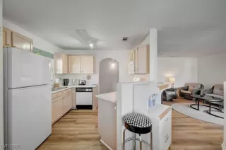 Photo #6: 2642651 Listing