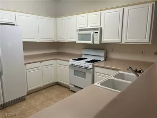 Photo #3: 2642681 Listing 