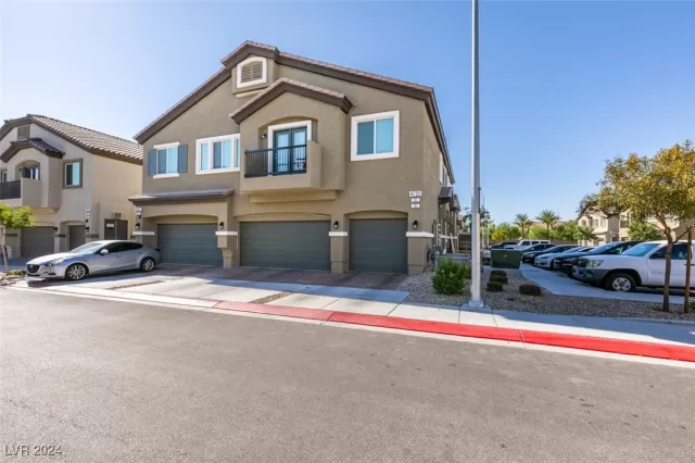 MLS: 2642702 Condo For Sale