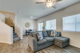 Photo #4: 2642702 Listing