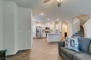 Photo #6: 2642702 Listing