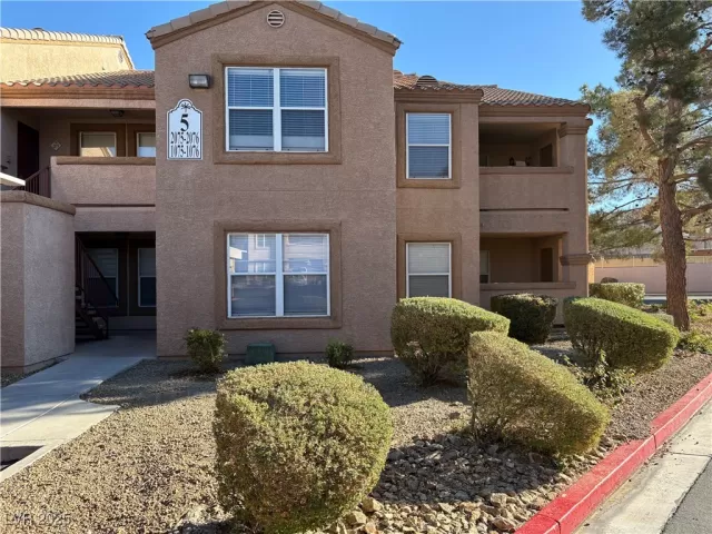 MLS: 2642722 Condo For Sale