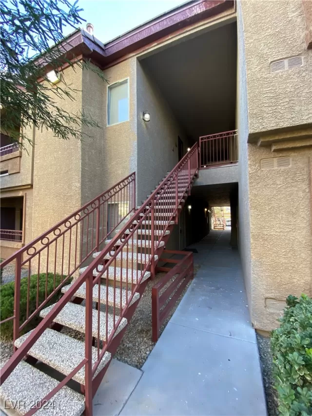 MLS: 2642762 Condo For Sale