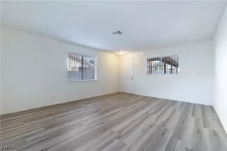 Photo #4: 2642805 Listing 
